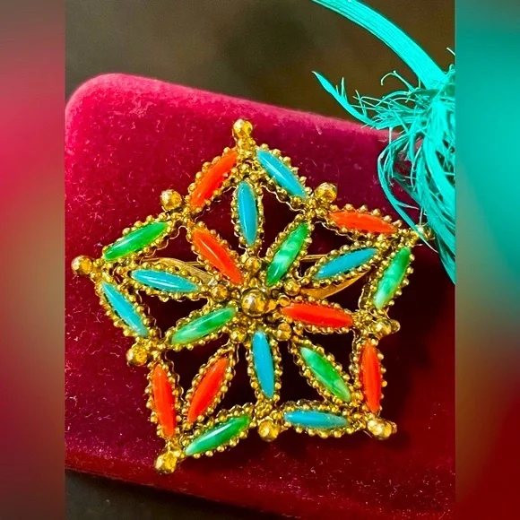 Vintage Five Point Gold Star Brooch - Picture 1 of 6